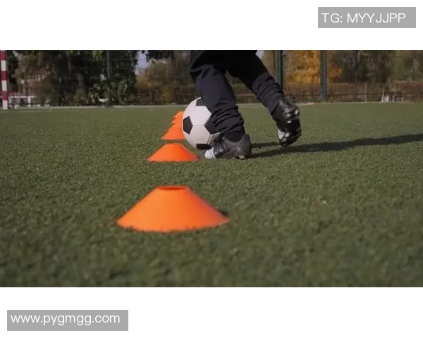 足球明星在逆境中展现绝望情绪的视频素材合集